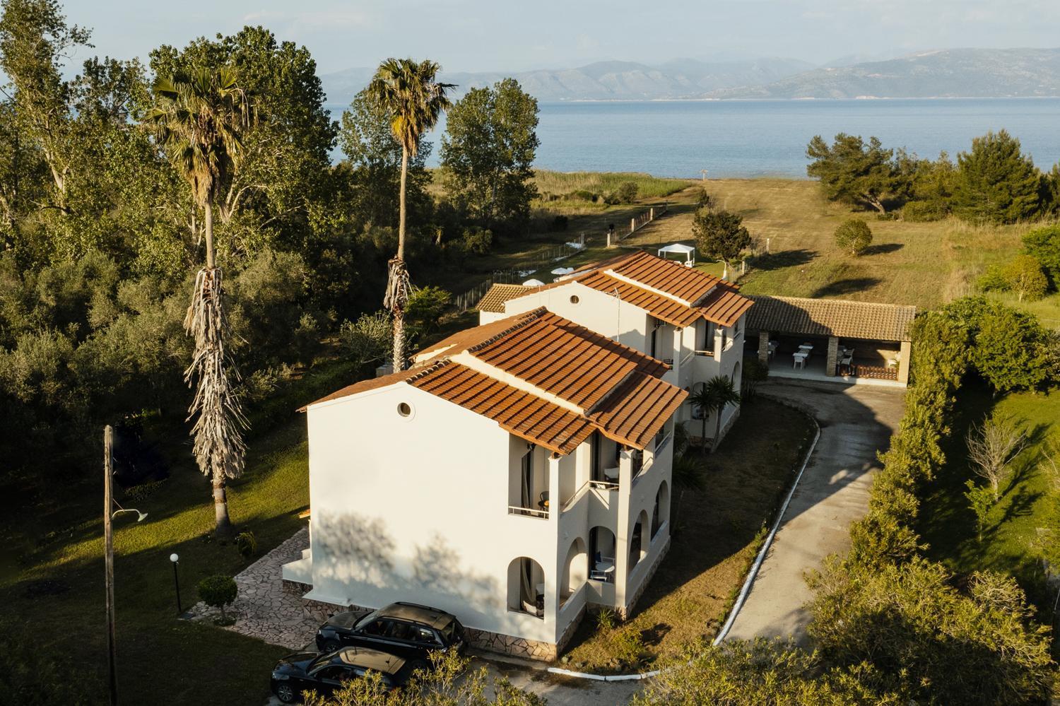 דירות לפקימי Parakladi Seaside Retreat מראה חיצוני תמונה